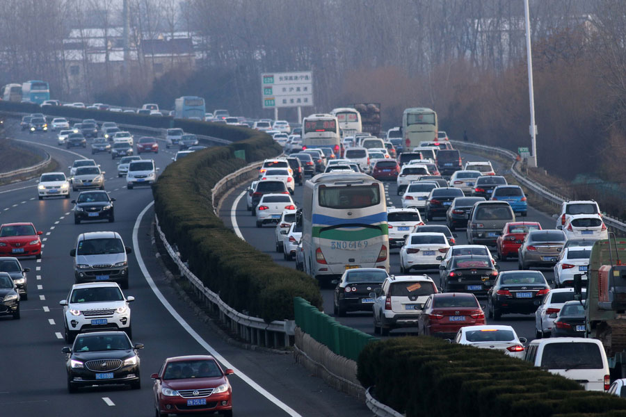 China heads back to work, sees rising traffic after Spring Festival holiday