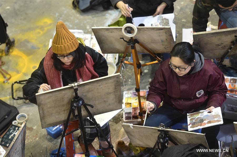 65,000 applicants attend four-day painting exam