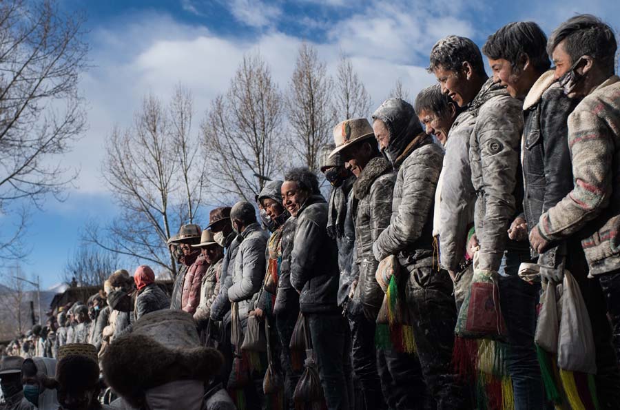 People pray for bumper harvest in Tibet