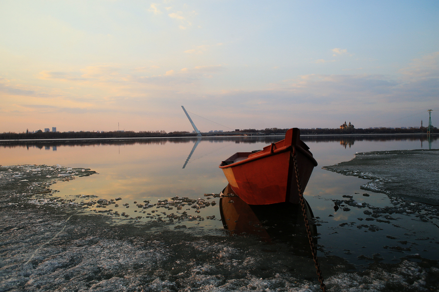 Rising temperature melts frozen river in NE China