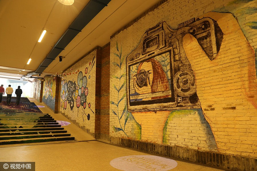 Students' paintings color university underpass in Jiangsu