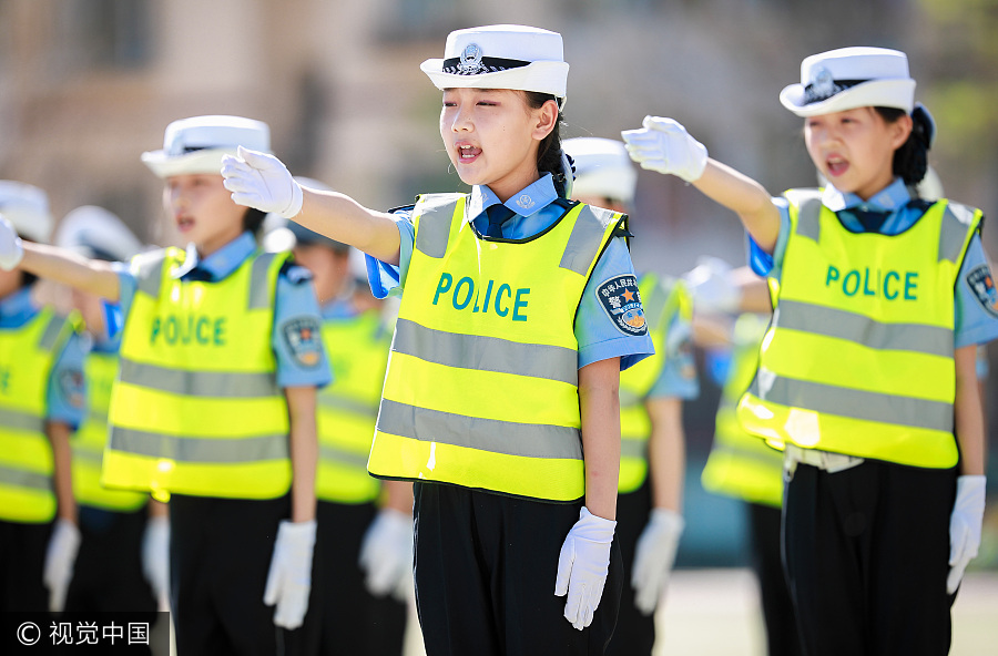 1,000 students 'direct traffic' in Inner Mongolia