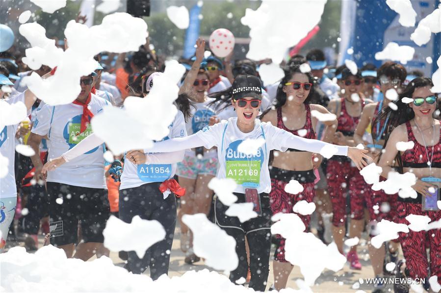 Bubble run held in Northeast China's Liaoning