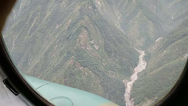 Soldiers and medical team arrive at landslide site for rescue operations