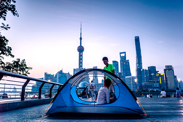 Campers on Bund leave trash behind