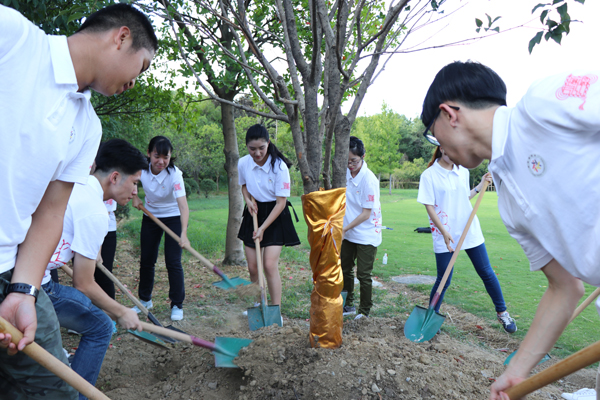 Record-setting HK youth group starts Zhejiang tour