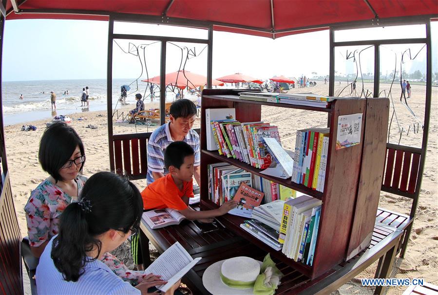 N China's Qinhuangdao sets up 6 book bars in beaches