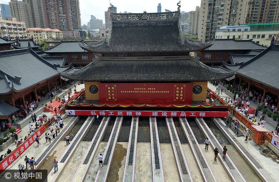 Shanghai temple on historic move