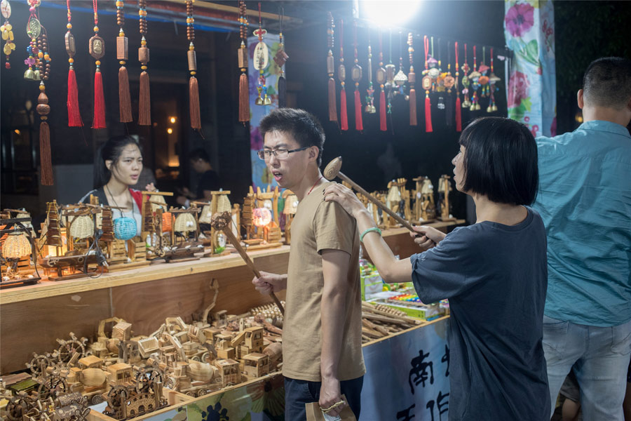 The bustling nightlife of Wuxi