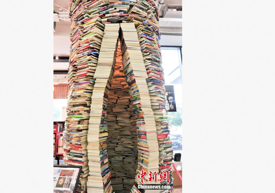 Giant book tower rises in Liaoning