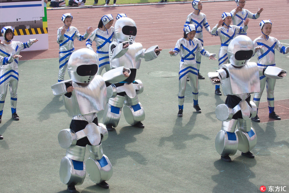 Students-made robots perform at sports meeting in Hangzhou