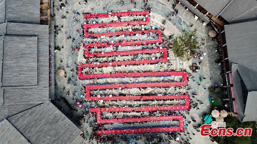 20,000 people share 2,140-meter long table banquet