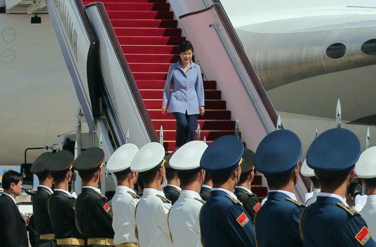 Chinese netizens praise ROK President Park Geun-hye's arrival in Beijing