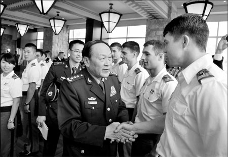 West Point cadets greet Liang in Mandarin