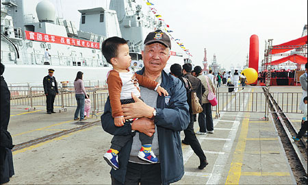 Public gets chance to see missile destroyer up close