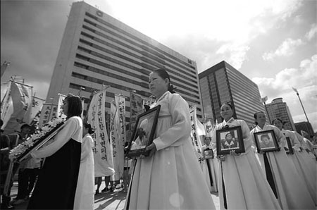 Abe rules out visit to Yasukuni shrine