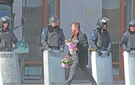 Crimea welcome, Moscow signals