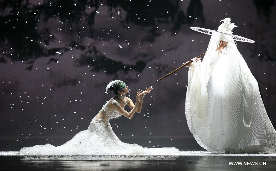 Yang Liping performs in her final dance drama 'The Peacock'