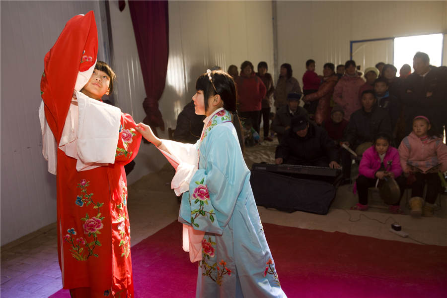 Preserving Erjiaxian opera in Hua county