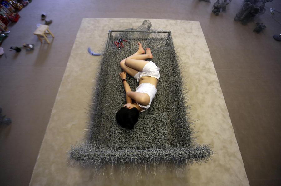 Artist to sleep on iron wire bed for 36 days