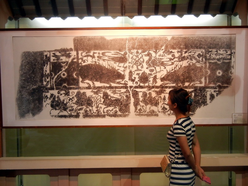 Han stone engraving art displayed in Suzhou