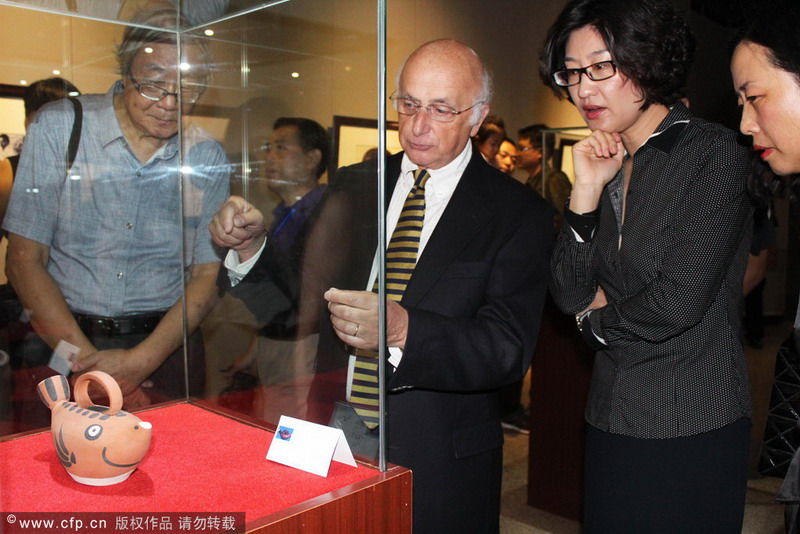 Picasso's authentic ceramics displayed in Shandong