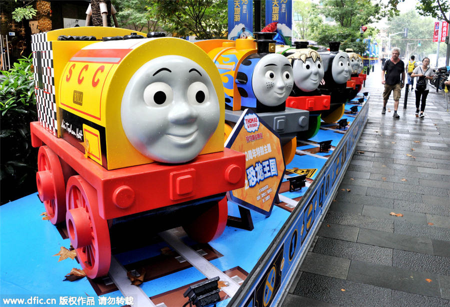 Thomas the Tank Engine captures Shanghai street