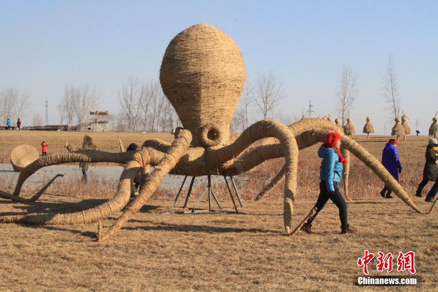 Straw art festival held in Northeast China