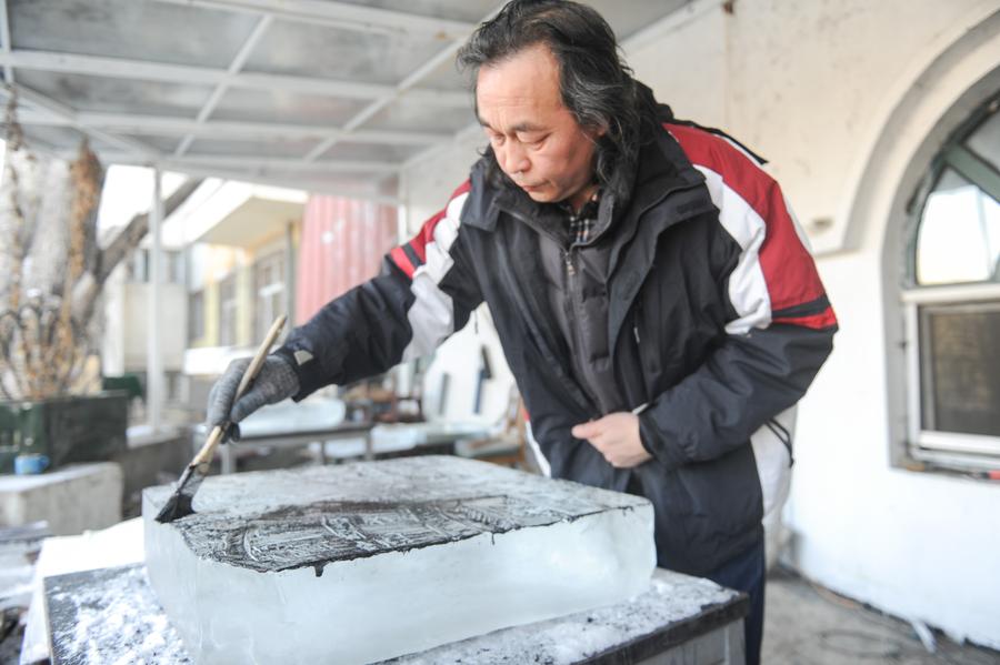 Ice engraving painting artist-Zhu Xiaodong