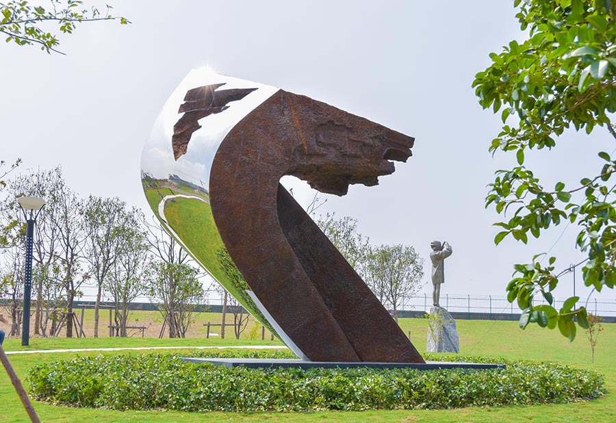 Sculptures turn Zhejiang seaside into visual feast