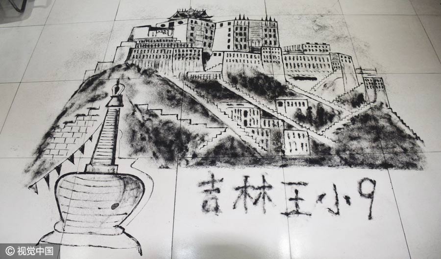 Hair stylist creates novel art of Potala Palace