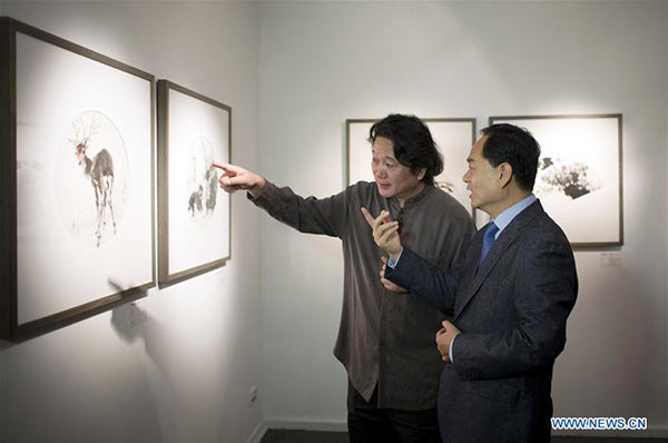 Chinese hand-painted fans go on show in Argentina