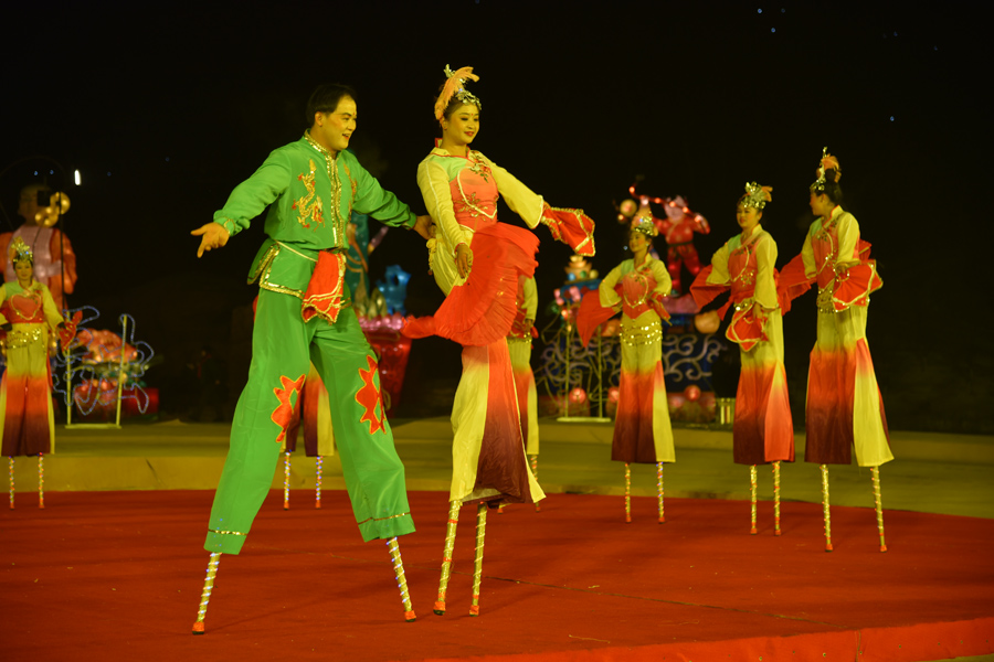 4th Dingsheng Royal Lantern Fair delights Chengde