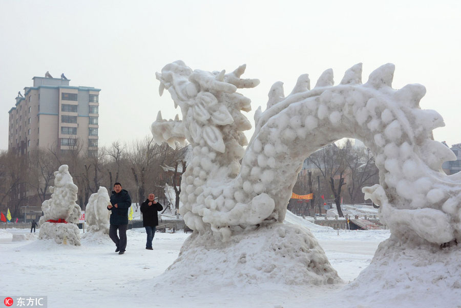 Retiree creates ice sculptures to greet Spring Festival in Jilin