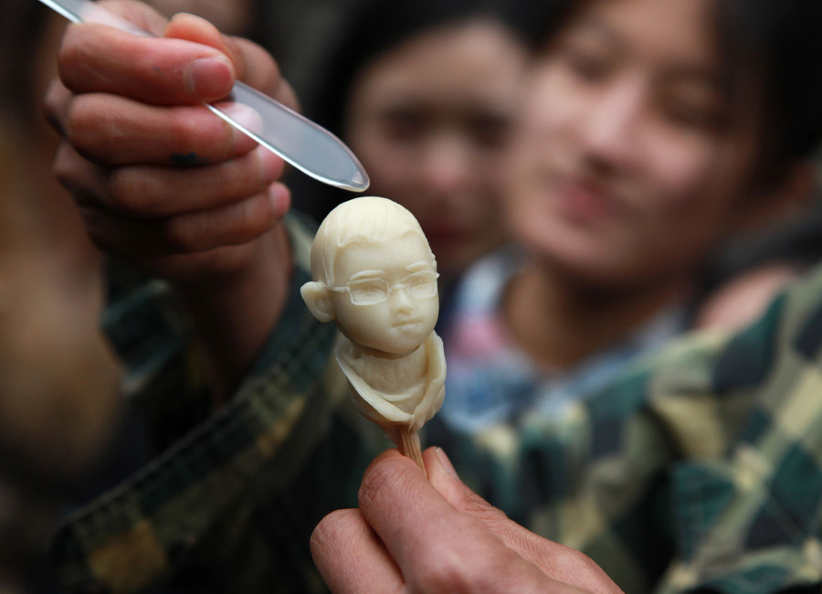 Small clay figures turn heads in Nanjing