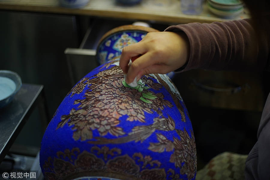 Explore cloisonne enamel factory in Beijing