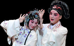 Huagu Opera performed at Cultural Festival