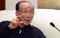 Movie mogul Run Run Shaw, 107, dies in HK