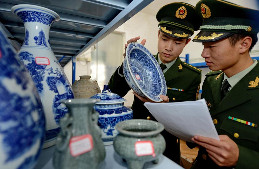 Cultural relics seized by border policemen in SE China