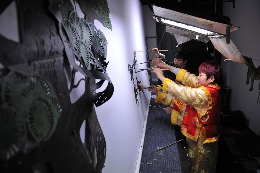 Special shadow puppet troupe in Pingyao