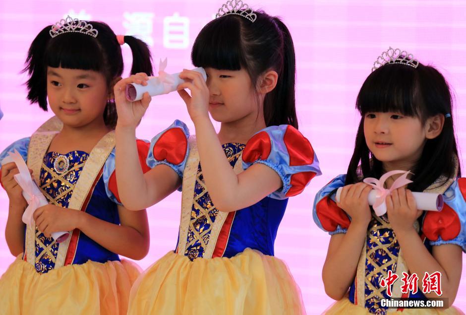 Chinese girls crowned the 'Little Disney Princess'