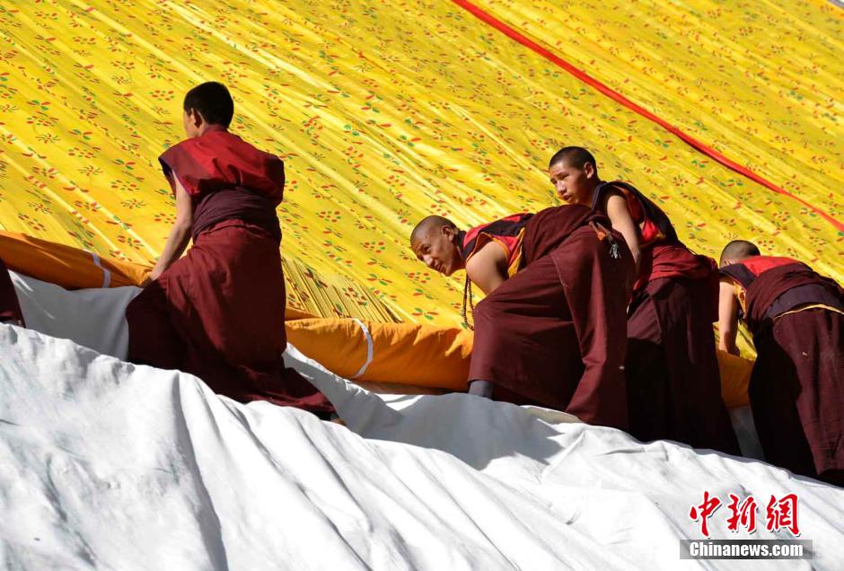 Exhibition of the Buddha held in Tibet