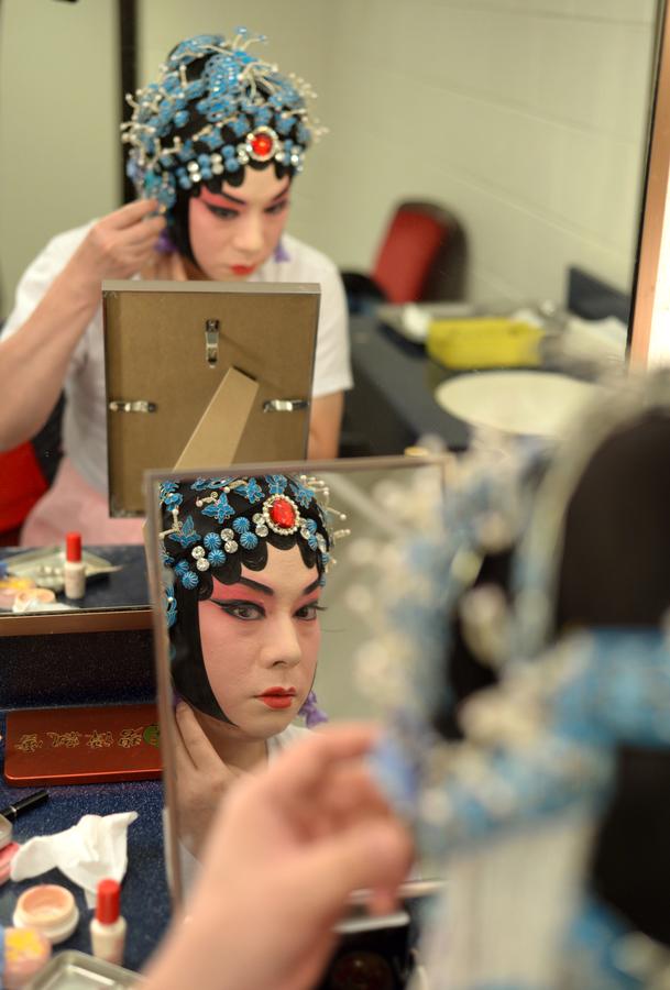 Man playing female role in Peking Opera