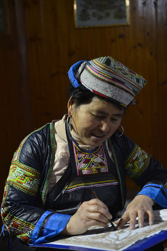 Jiang Laoben and her exquisite craftsmanship of Miao's 'hundred-bird dress'