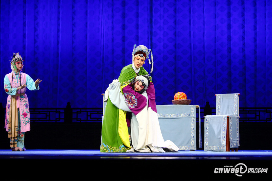 Classic Shaanxi opera goes on stage in Beijing