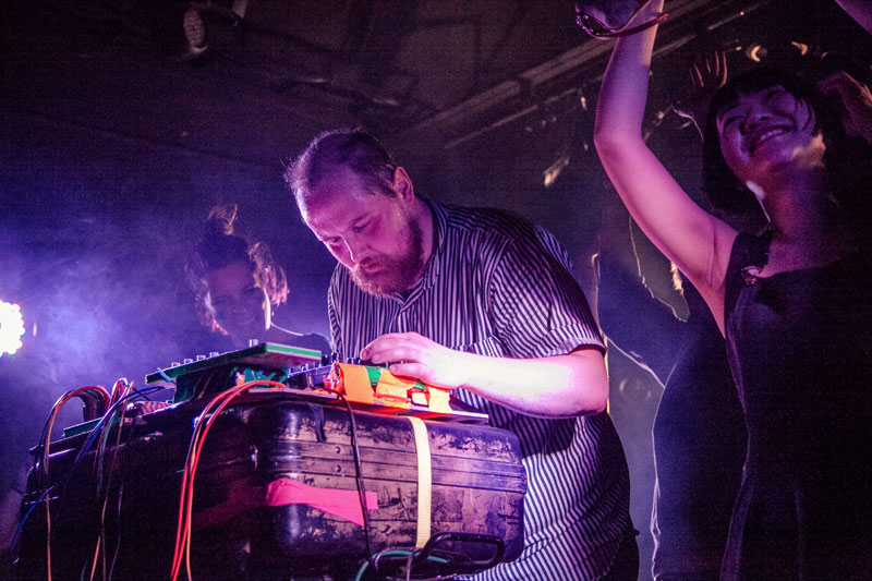 Dan Deacon bends genres, burns barriers at MAO Livehouse