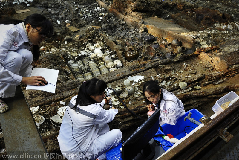 Large number of relics found in ancient ship Nanhai No 1