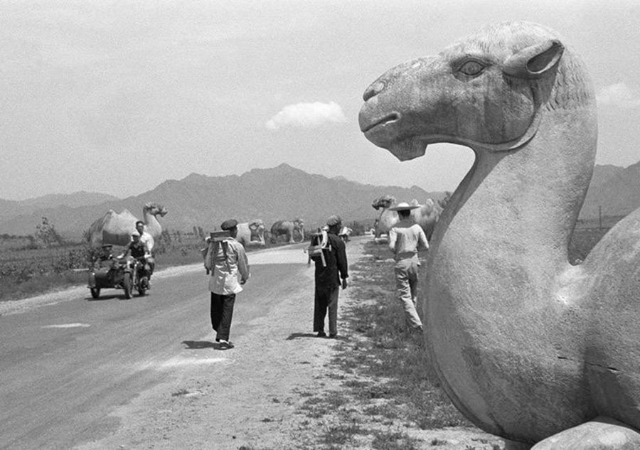 Photos reveal old days in Beijing