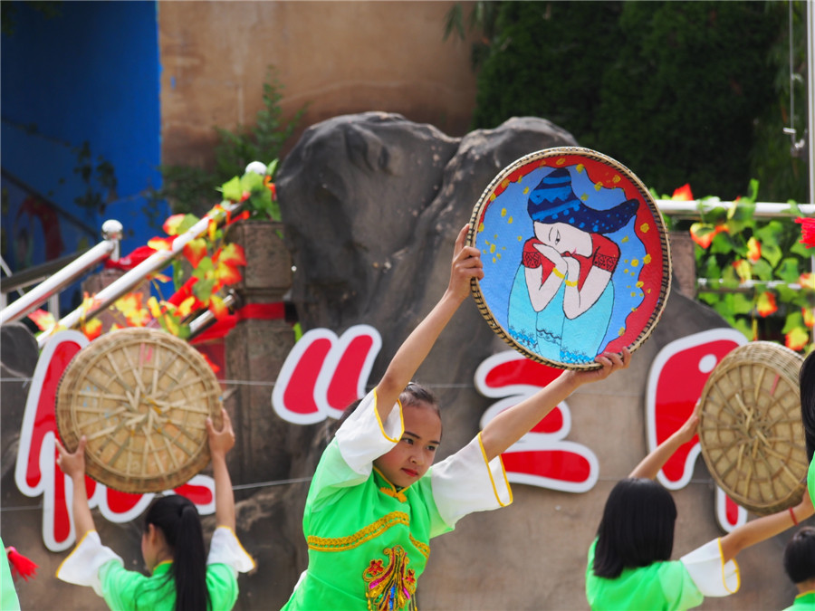 Buyi ethnic group marks 'San Yue San' festival in SW China