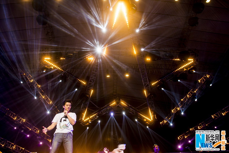 Singer Li Jian performs at concert in Changsha